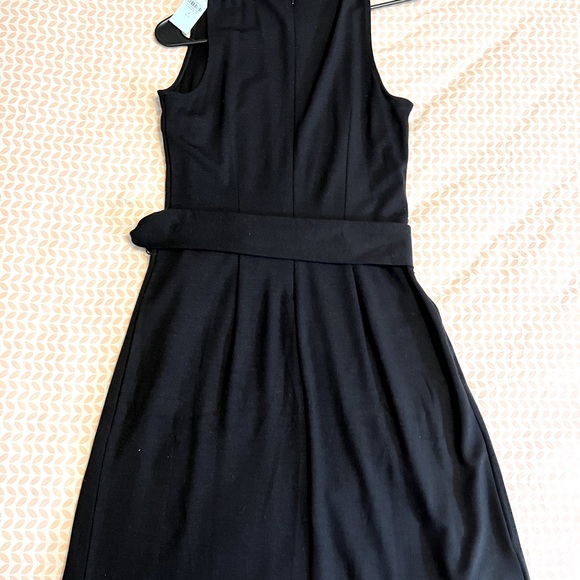 Sleeveless black belted left dress with an asymmetric hem 🕶 - Picture 2 of 4